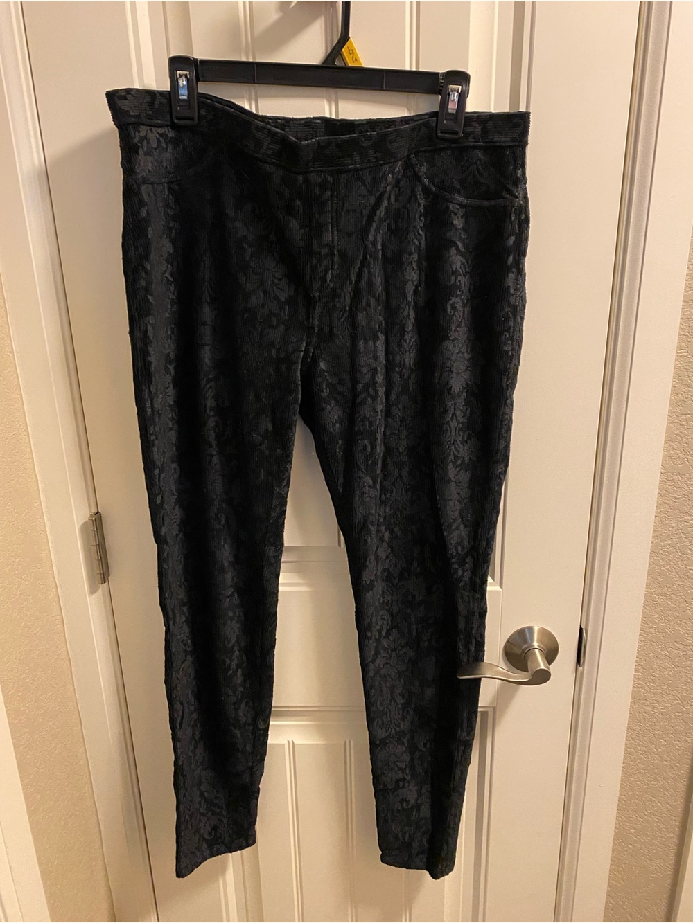 Hue XL Pants Black Pull On Stretch Leggings Elastic Waist Patterned
